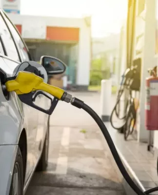 mobil digoyang saat isi bensin (1)