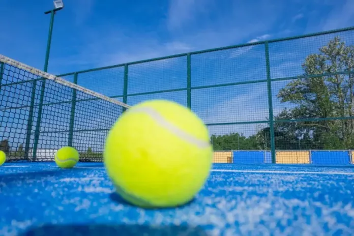 perbedaan padel tennis
