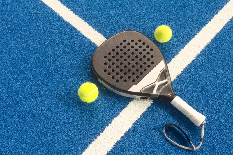 perbedaan padel tennis