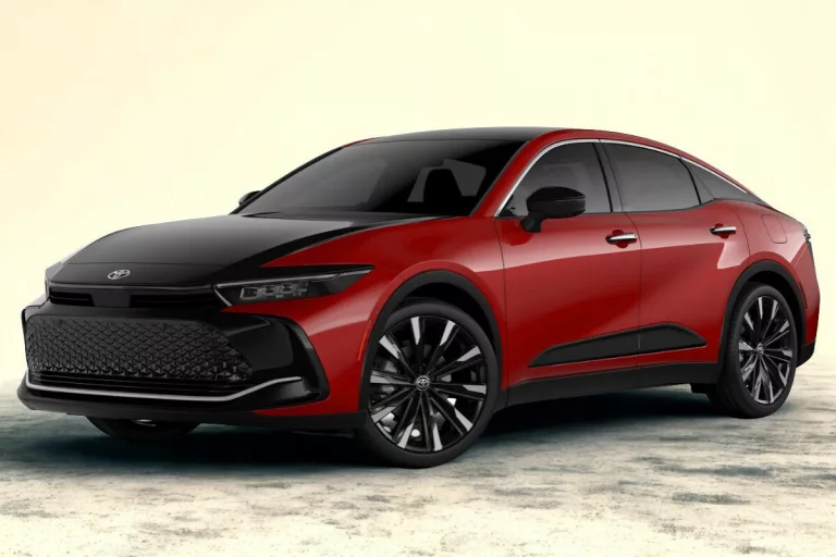 Toyota Crown Royal Saloon Manjakan Penumpang dengan Fitur Electric Seat Belakang!