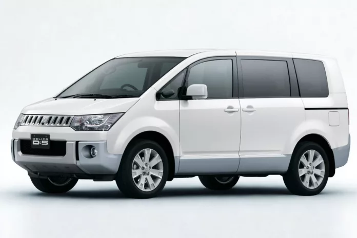 Review Mitsubishi Delica Mobil