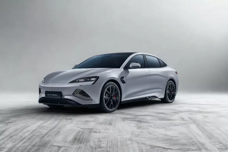 BYD Atto 4, Cek Kapasitas Blade Battery dan Motor Listriknya!