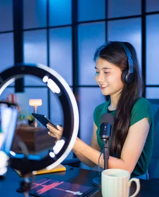 Gaji Puluhan Juta Perbulan! Ini Dia Tips dan Cara Menjadi Host Live Streaming! cara menjadi host live streaming