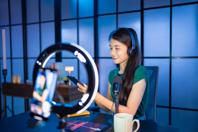 cara menjadi host live streaming