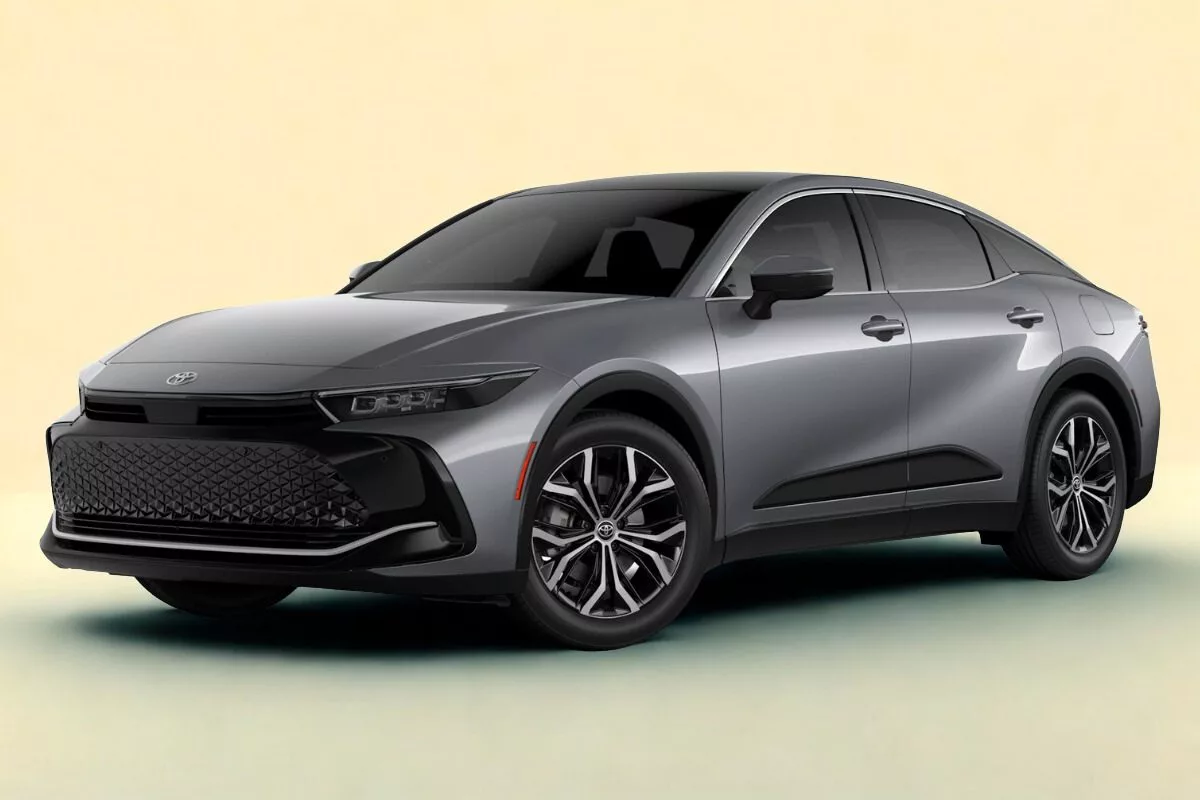 Fitur Unggulan Toyota Crown Royal Saloon