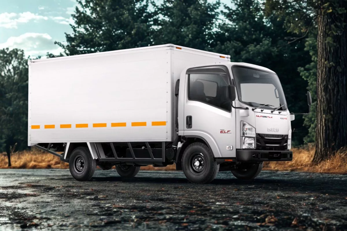 Interior dan Eksterior Isuzu ELF