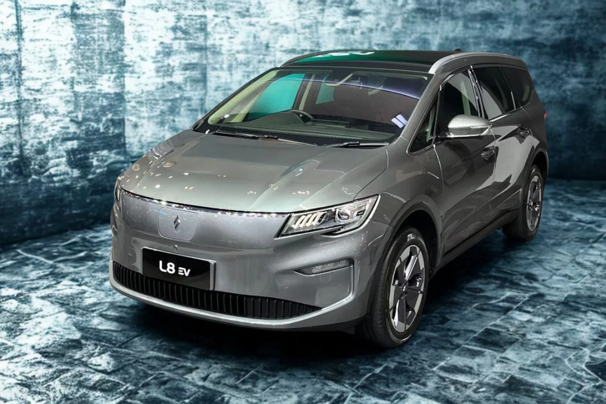 Eksterior dan Interior Aletra L8