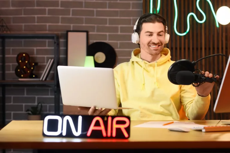 Cara Menjadi Host Live Streaming yang Banjir Gift, Tips Bangun Interaksi dengan Penonton!