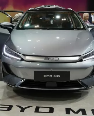 BYD M6