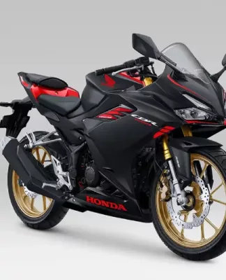 CBR 150 vs R15: Mana Lebih Unggul? CBR 150 vs R15