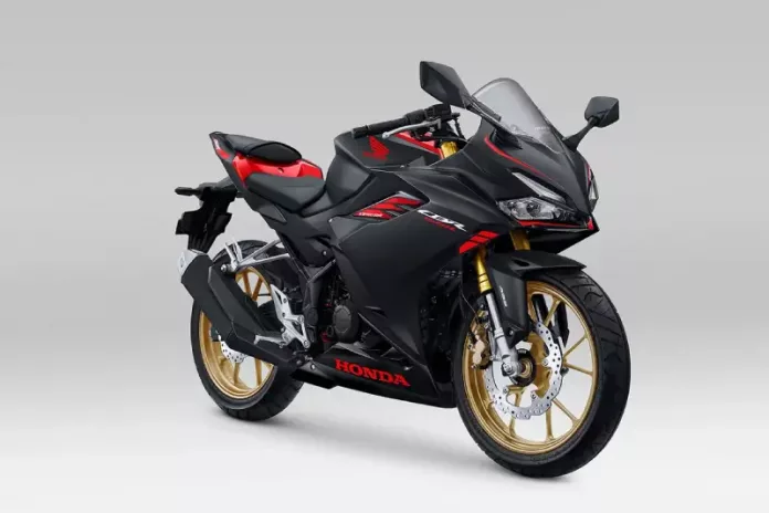 CBR 150 vs R15 CBR 150 vs R15