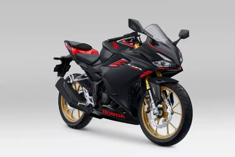 CBR 150 vs R15: Mana Lebih Unggul?