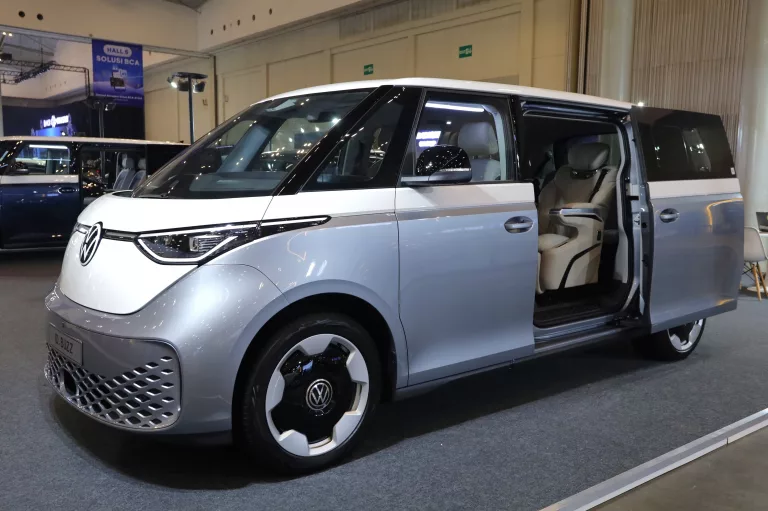 Beli Mobil ID. Buzz Bisa Dapat Tiket Business Class? Cek Infonya di BCA Expoversary 2026