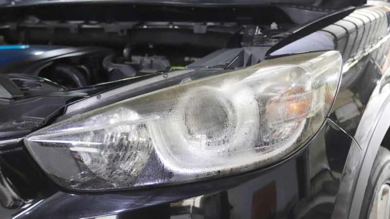 Lampu Mobil Berembun
