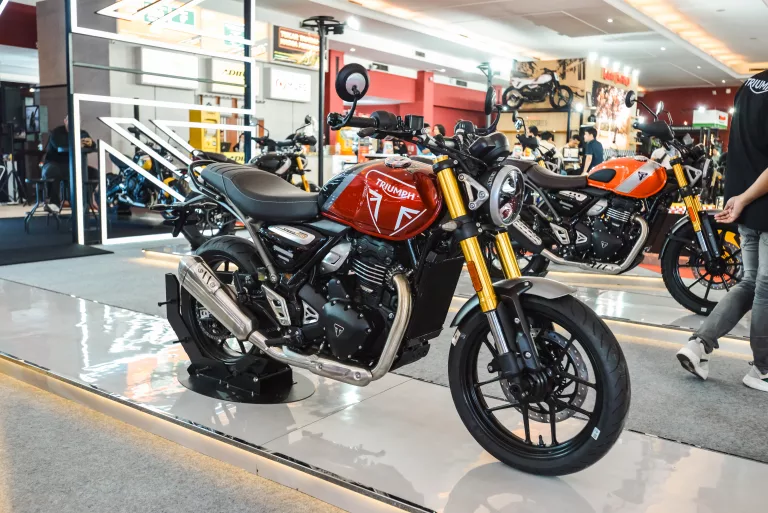 Triumph Boyong Speed 400 dan Scrambler 400 X ke IIMS 2026