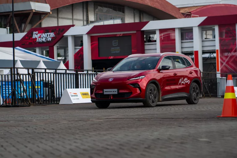 Ini Alasan Glenn Alinskie dan Chelsea Olivia Kepincut SUV Listrik MGS5 EV