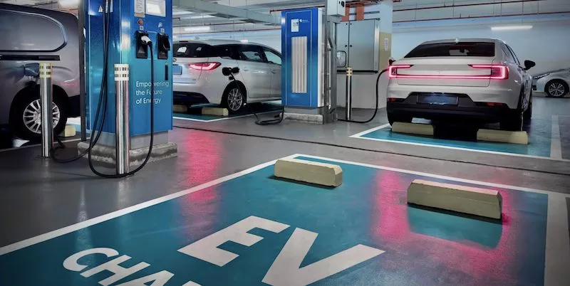 Tren Mobil listrik di Singapura