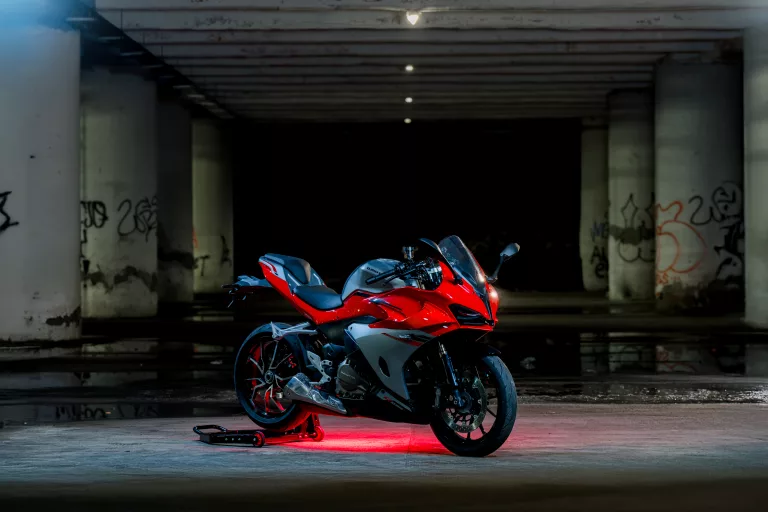 QJMOTOR Perkenalkan Motor Sport Matic dan Sistem Pintar di IIMS 2026