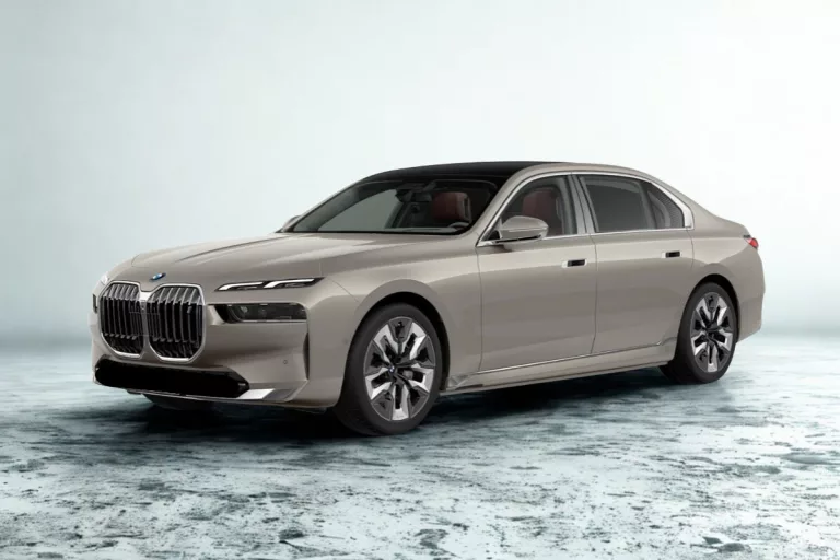 BMW i7 Jadi Standar Baru Mobil Sultan Tanpa Suara Mesin, Sejauh Apa Daya Jelajahnya?