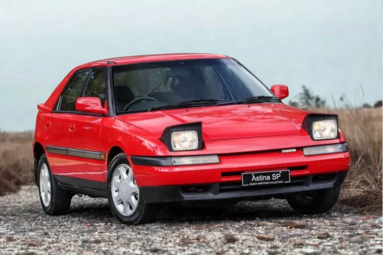 Mazda Astina Bawa Gaya Ikonik Pop-Up Headlight yang Bikin Tampilan Eksterior Auto Keren!