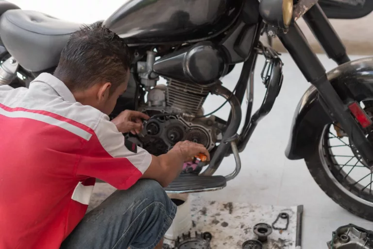Penyebab Motor Brebet Pas Kondisi Hujan Deras, Busi Terendam Air atau Ada Masalah Lain?