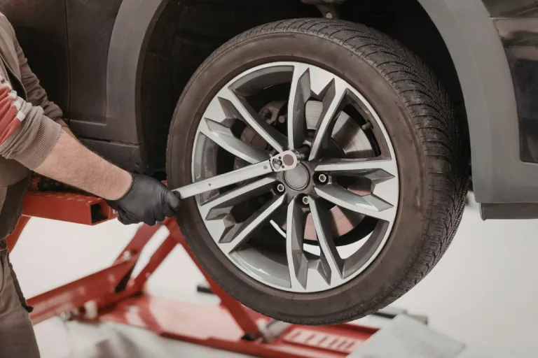 Velg Mobil Peang Kena Lubang Dalam, Masih Aman Dipress Ulang Buat Harian?