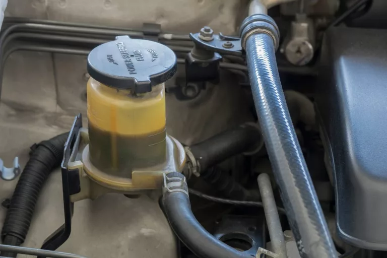 Oli power steering Cepat Berkurang Tanpa Ada Tetesan di Lantai, Lewat Mana Rembesannya?