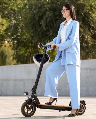 Scooter Listrik, Intip Spesifikasi Kapasitas Baterai Lithium dan Tenaga Dinamo Penggeraknya! rekomendasi scooter listrik