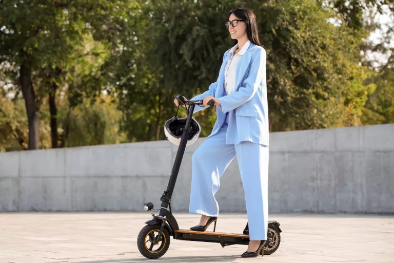 Scooter Listrik, Intip Spesifikasi Kapasitas Baterai Lithium dan Tenaga Dinamo Penggeraknya!
