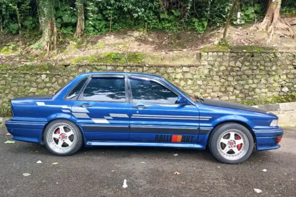 Harga Mitsubishi Eterna