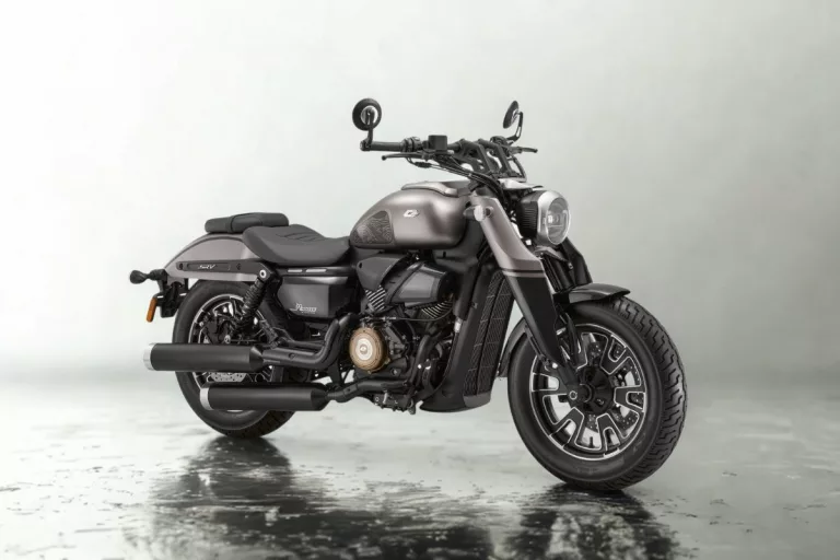 QJ Motor SRV 250 Tawarkan Posisi Duduk Rileks Ala Cruiser Klasik Buat Touring Santai! 