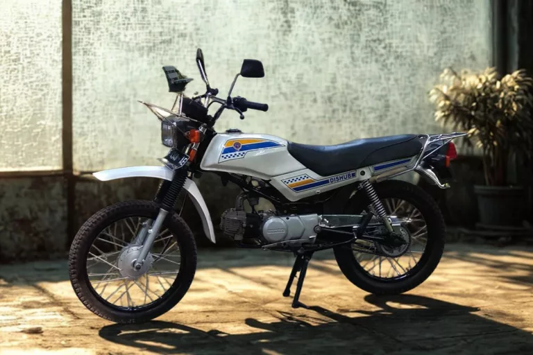 Honda Win 100 Dulu Identik Sebagai Motor Dinas Pak Camat, Kenapa Sekarang Digandrungi Anak Custom?