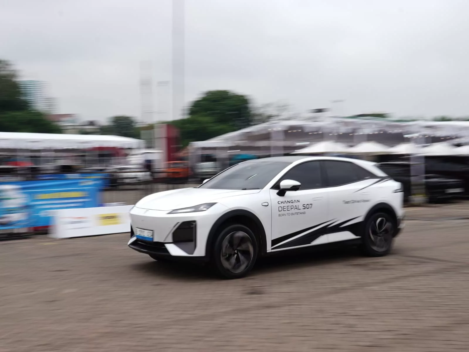 Deepal SO7 Raih Bintang 5 Euro NCAP