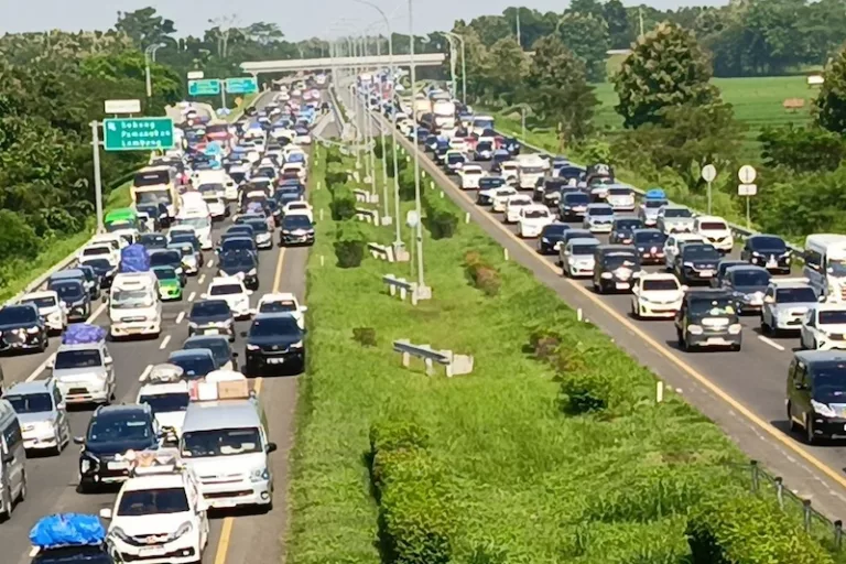 Mudik 2026: Tol JORR sampai Cipali Macet Panjang di H-2 Lebaran