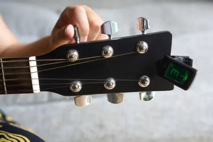 Tuner Gitar: Fungsi dan Cara Menggunakannya Tuner Gitar