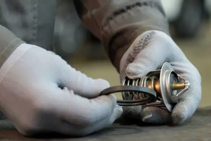 Kapan Termostat Radiator Mobil Harus Diganti? Cek Jawabannya di Sini termostat radiator