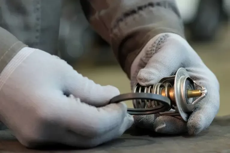 Kapan Termostat Radiator Mobil Harus Diganti? Cek Jawabannya di Sini