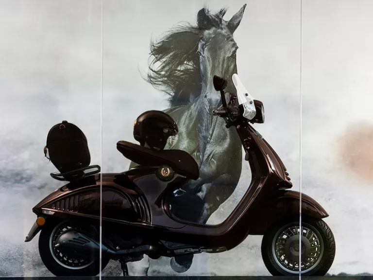 Mewah Berkelas! Vespa 946 Horse Edisi Terbatas Dijual di Indonesia