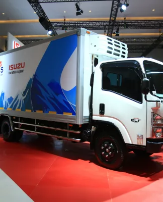 Isuzu ELF Refrigerator Box x Vitrans
