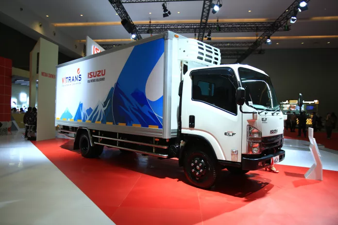Isuzu ELF Refrigerator Box x Vitrans