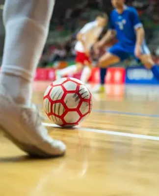 9 Perbedaan Futsal dan Sepak Bola yang Perlu Diketahui Futsal