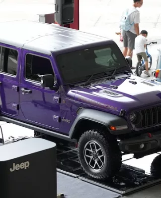 Menggoda Mata! Jeep Rilis Wrangler dan Gladiator 2026 Warna Ungu “Reign” Jeep Wrangler dan Gladiator 2026