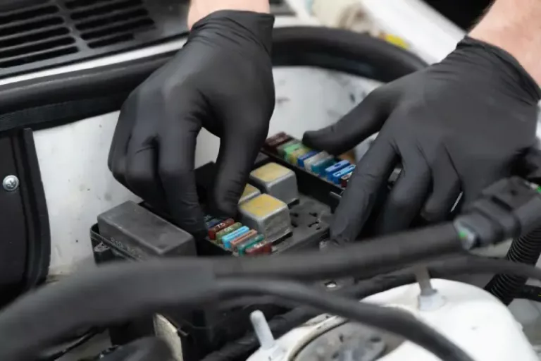 Cara Mengganti Sekring Mobil dengan Aman dan Benar