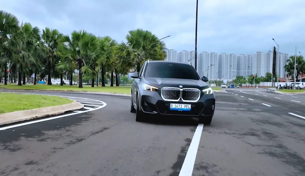 Review BMW iX1 2