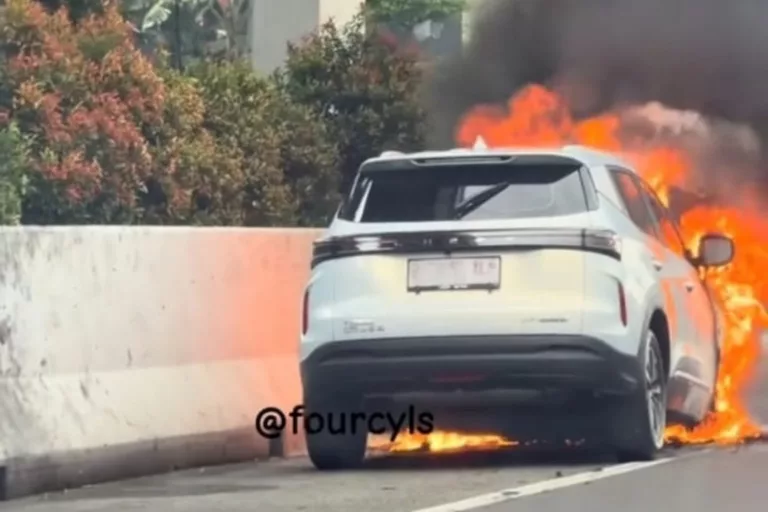 Mobil Hybrid Chery Dilalap Api di Tol Jagorawi, Ini Penjelasan Chery Sales Indonesia!