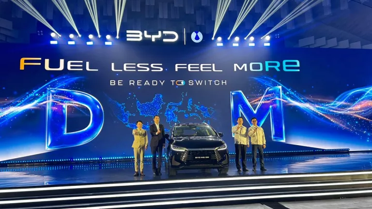 BYD M6 DM Resmi Diperkenalkan, Konsumsi BBM dan Jarak Tempuh Jadi Andalan