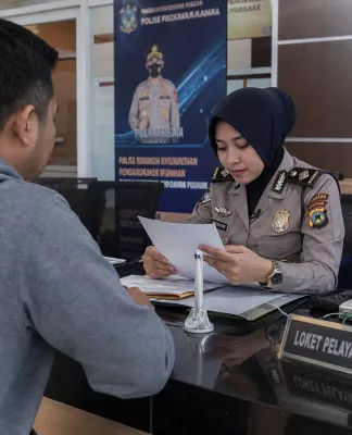 BPKB Hilang? Begini Cara Mengurusnya! Ilustrasi BPKB kendaraan hilang dengan dokumen dan formulir pengurusan di kantor Samsat