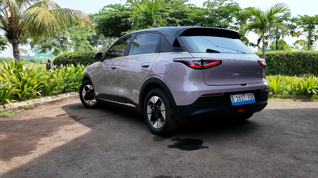 Tampak Belakang Geely EX2 Max
