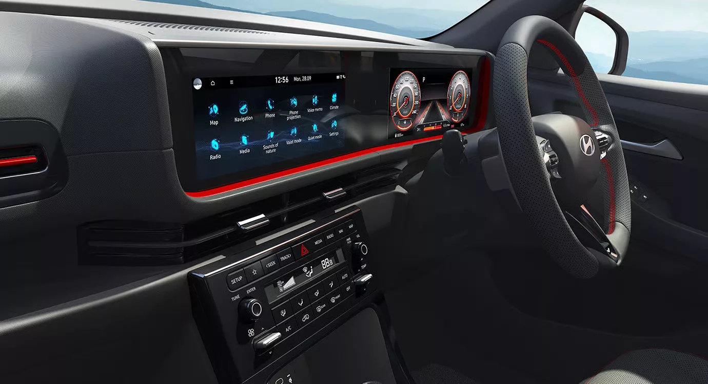 New CRETA Panoramic Integrated Display