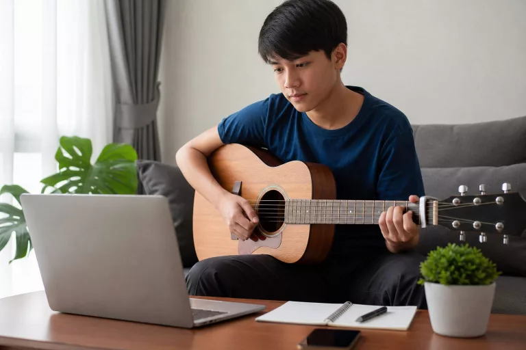 Bermain Gitar untuk Pemula, Mulai dari Mana?